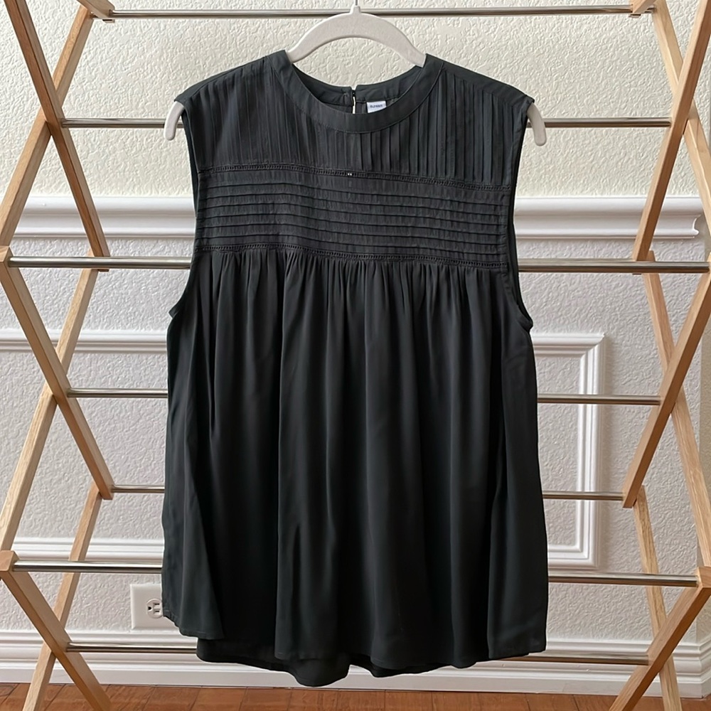 NEW Gray sleeveless blouse